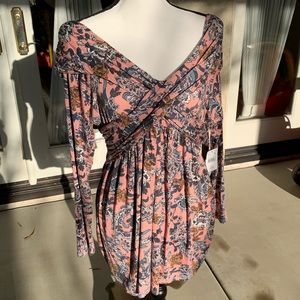 Jessica Simpson maternity off the shoulder shirt